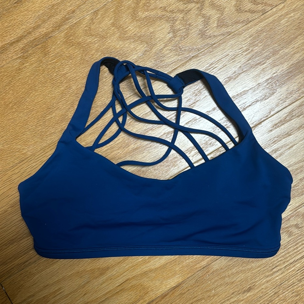 Lulu lemon sports bra free to be blue size 8